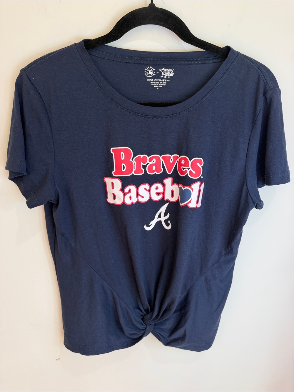 Atlanta Braves Baseball Navy Graphic Tee with Knot, M New Condition!